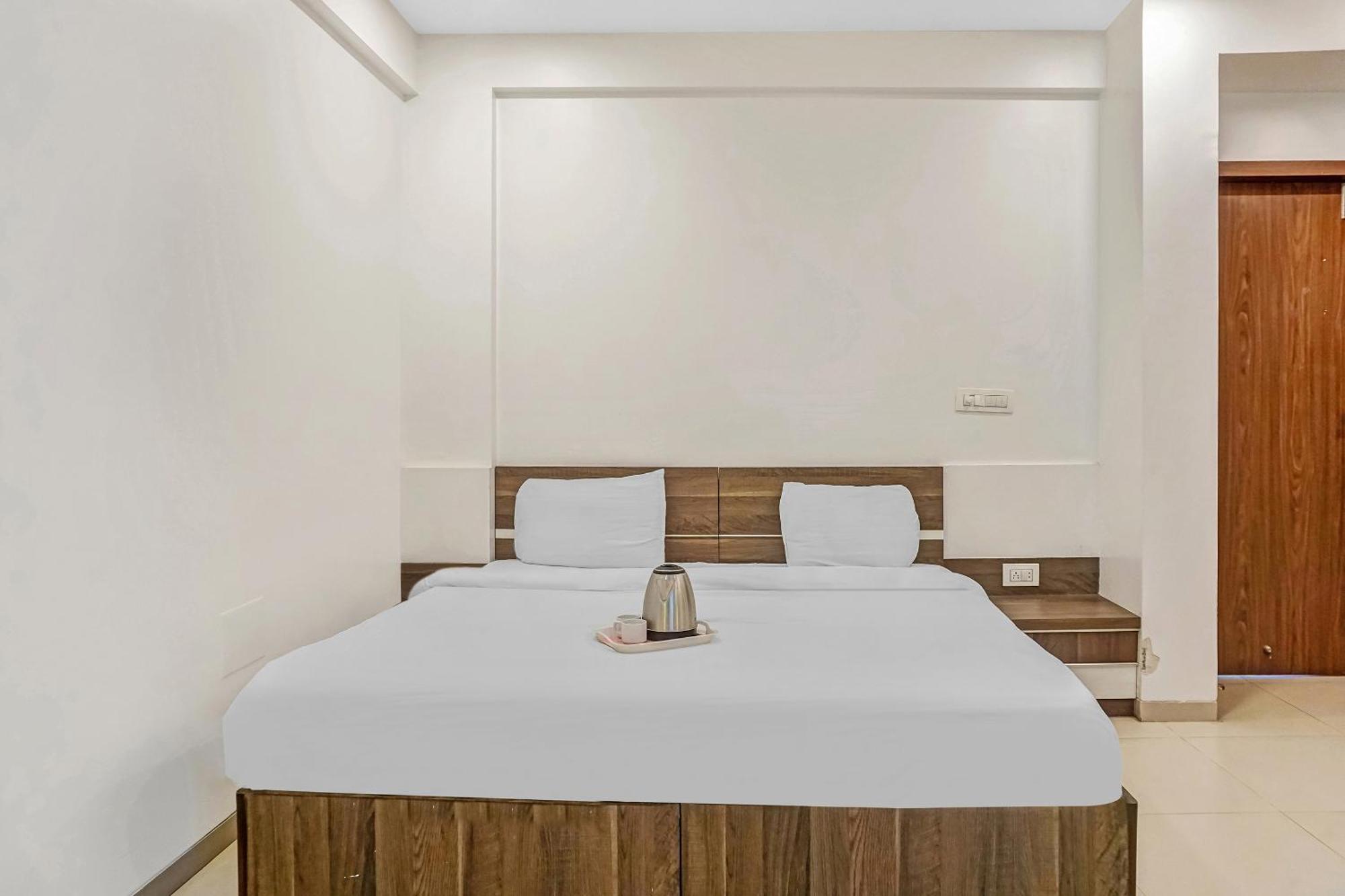 Super Townhouse The Upper Room Near Pune Airport Lohogaon Luaran gambar