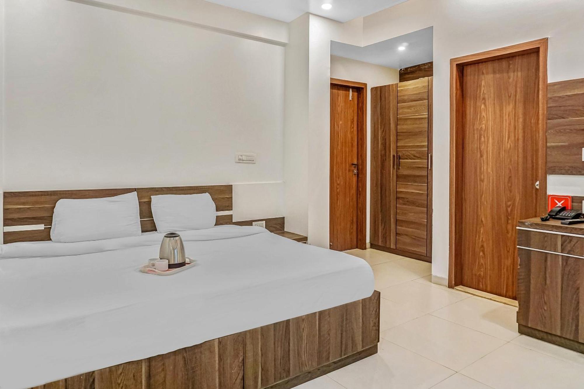 Super Townhouse The Upper Room Near Pune Airport Lohogaon Luaran gambar